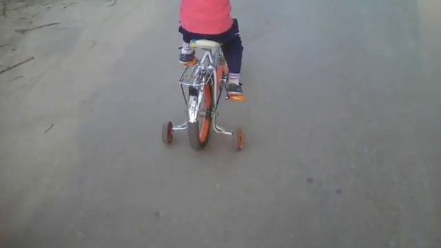 Копия видео "Учимся кататься на велосипеде" смотреть онлайн