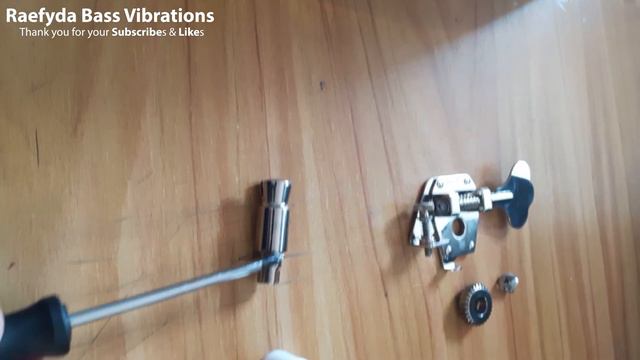 Hipshot BT1 Extender (D-tuner) - Installation on MusicMan StingRay Bass [Raefyda SG] смотреть онлайн