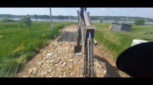 Отсыпка дороги, планировка участка экскаватором-погрузчиком