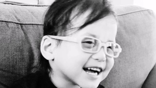 Когда мать увидела её глаза, то отказалась от неё, а утром произошло чудо Вы не сдержите слез! смотреть онлайн