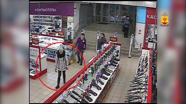 Женщину подозревают в краже денег с карты смотреть онлайн