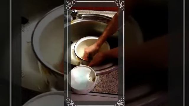 Оттираем кастрюли от зелёнки и луковый кожуры смотреть онлайн