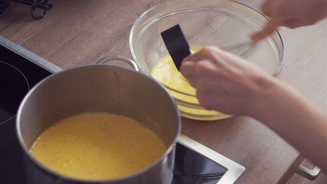 Persian Saffron Ice Cream ｜ بستنی زعفرانی 🍨 смотреть онлайн