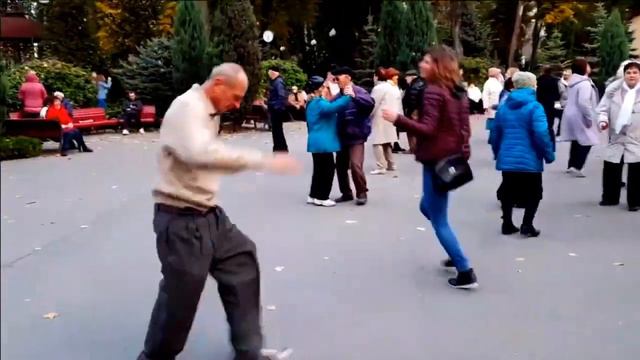 И ДО ДОМУ НЕ ДОШЛА ЗАГУЛЯЛА!!! смотреть онлайн