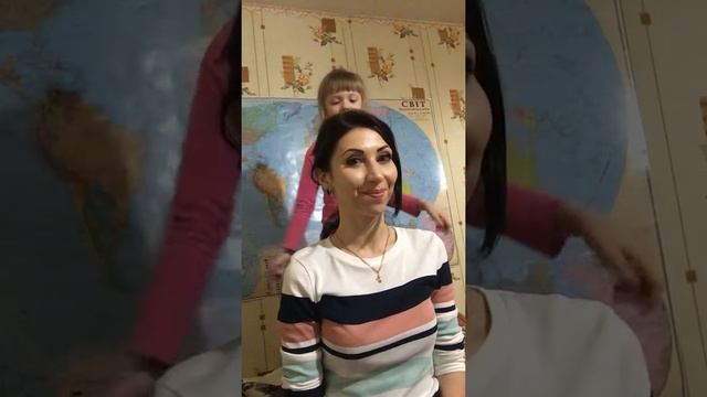 ??Прическа косичка от юного Бьюти стилиста Иришки (6 лет). Без помощи взрослых? смотреть онлайн