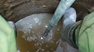 Гидро бурение абиссинской скважины в колодце 13 метров. Процесс бурения и обсадка абиссинки !