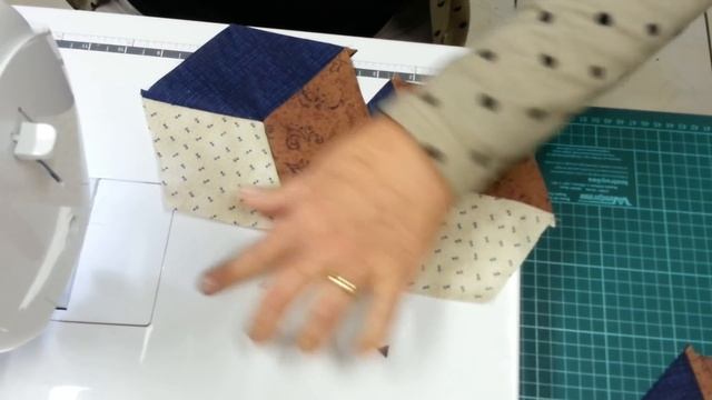 Dica da Tia Lili: Tumbling Block e costura em Y смотреть онлайн