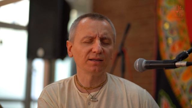 MAHAPRASADE GOVINDE ॐ MAHAPRASADAM PRAYERS ॐ VANAMALI NRISIMHA DAS смотреть онлайн