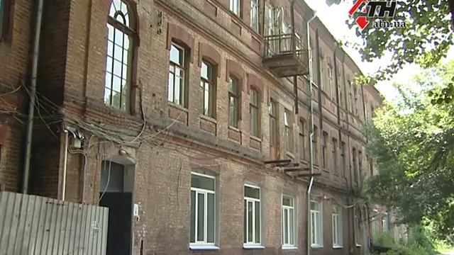 3.08.16 - Жильцы одного из домов в центре Харькова две недели сидят без воды смотреть онлайн