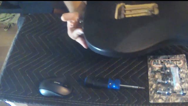Fender Prodigy Stratocaster Tuner upgrade to Allparts locking tuner смотреть онлайн