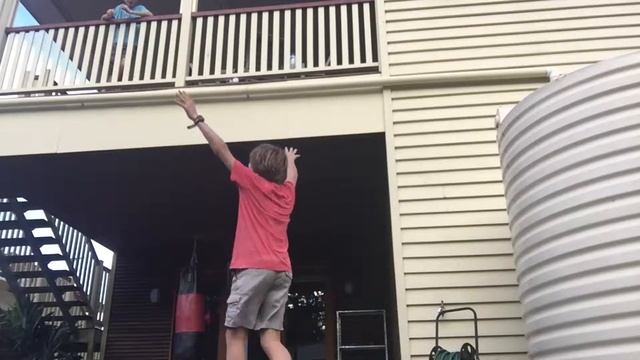 EPIC BOTTLE FLIP TRICK SHOTS?4.5 cap flip? смотреть онлайн