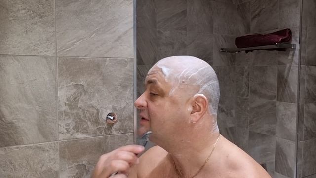 Чем побрился сегодня? Одноразовый станок для мужчин!