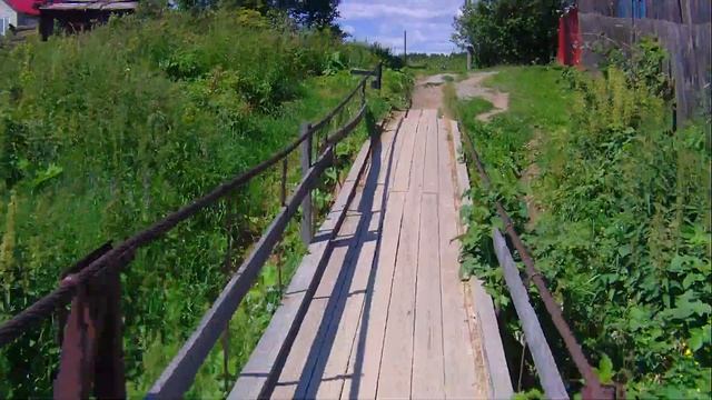 Висячий мост на мопеде смотреть онлайн