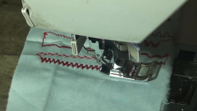 Швейная машина Singer 7446 с электронным управлением.