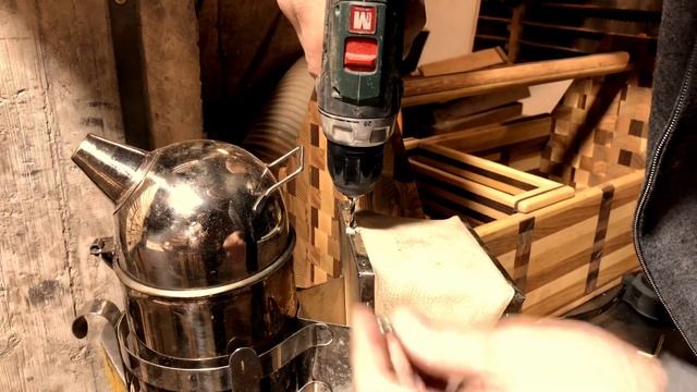 Ящик пчеловода и дымарь )