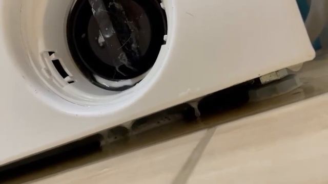 под стиральной машиной лужа,причина#Shorts смотреть онлайн