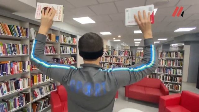 Зарядка в библиотеке - почему бы и нет! смотреть онлайн