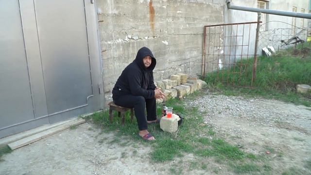 ЖРЁТ НА УЛИЦЕ ВО ВРЕМЯ РАМАДАНА. смотреть онлайн
