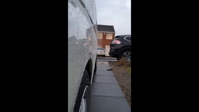 Polished Nissan Elgrand E51 In The Rain