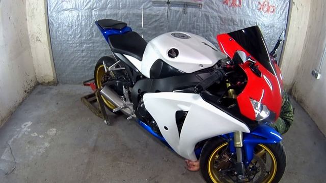 Rebuilding A Wrecked 2009 Honda CBR1000RR Part 5 [ Fairing Installation ] смотреть онлайн