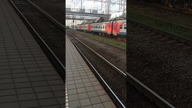 Отправление ЭД4МКМ-АЭРО и ЭД4М в депо за станцией Домодедово Павелецкое направление смотреть онлайн