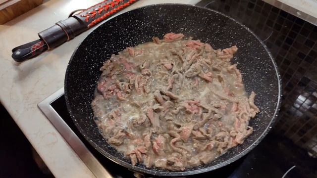 Простой Кулинарный Шедевр - говяжья закуска с маринованными огурцами и горошком. смотреть онлайн