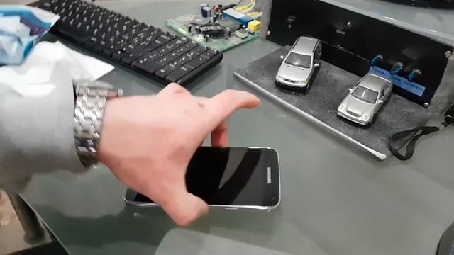 Видеоинструкция по установке защитного стекла на телефон на примере Samsung Galaxy S5 смотреть онлайн