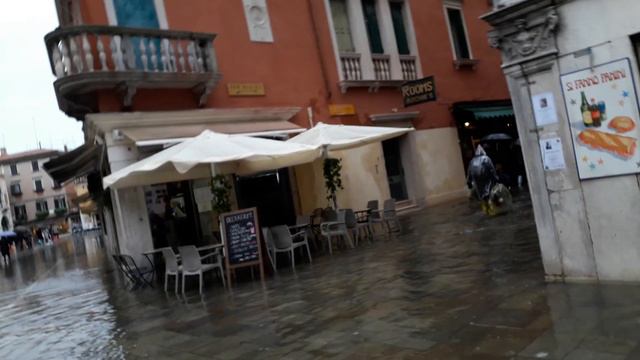 Венеция, ч.11, высокая вода Венеции - это, увы, не шутка! 😭 смотреть онлайн