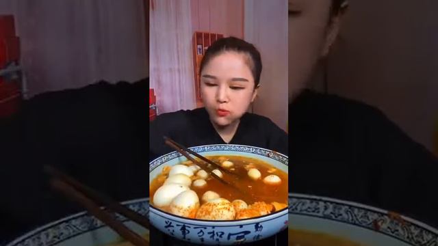КИТАЯНКА СЪЕЛА ВСЕ ЯЙЦА МИРА!!!ВЫ ЕЩЁ ТАКОЕ НЕ ВИДЕЛИ!!! смотреть онлайн
