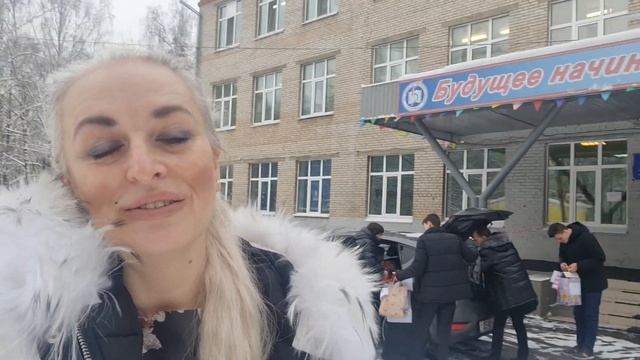 В школе номер 5 г. Жуковский собрали Рюкзачок Снегурочки смотреть онлайн