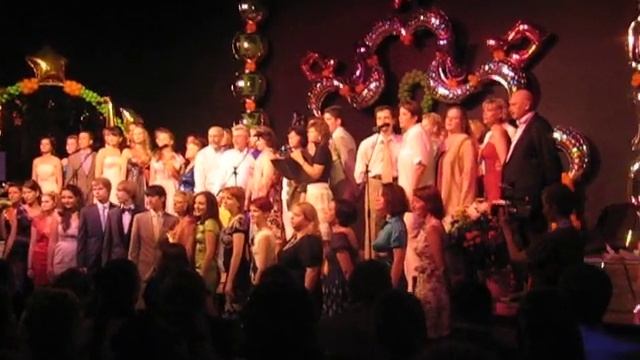Выпускной 2010. Финальная песня учителей и выпускников. смотреть онлайн