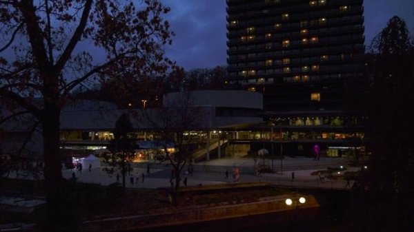 4K Panasonic HC-X1 low light test