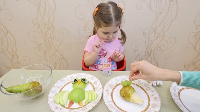 Ева делает интересные поделки из фруктов и овощей для детей. смотреть онлайн