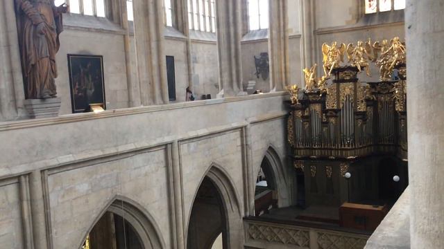 Св Варвары Гид рассказывала что построен собор на деньги горняков, которые во время обвала шахты мо смотреть онлайн