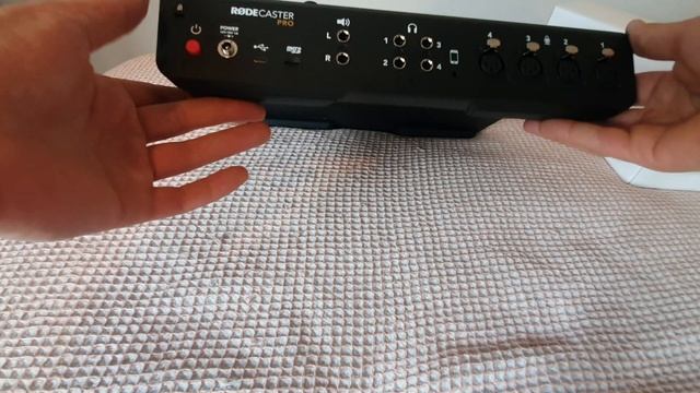 Rodecaster pro podcast bundle look round ?Rodecaster pro podcast bundle look round ? смотреть онлайн