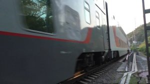 Электровоз 2ЭС4К-115 с фирменным двухэтажным поездом "Северная Пальмира" №36 Адлер - Санкт-Петербур