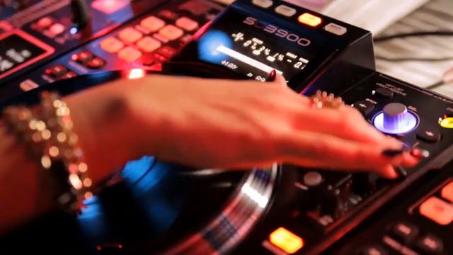 Denon DJ SC3900 DJ Melissa Nikita Spotlight Video смотреть онлайн