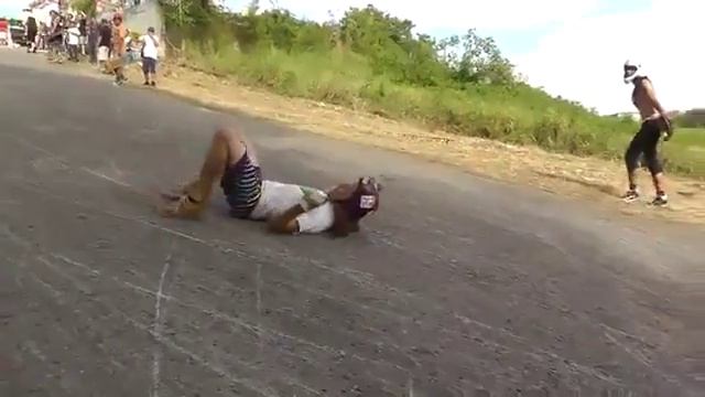 А я все думал для чего им шлем то нужен :) смотреть онлайн