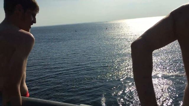 Яхтенный мост , прыжок в залив, ужас !! смотреть онлайн