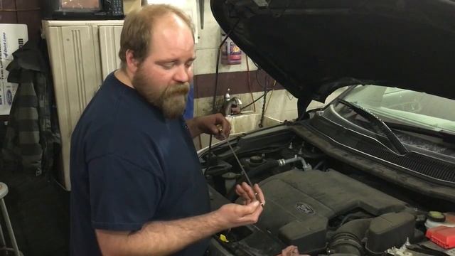 How to Check Your Oil | Eau Claire Ford Lincoln Quick Lane смотреть онлайн