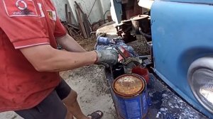 Жека салтовский красит мне раму.