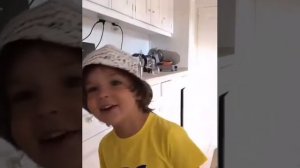 Гарри Галкин поет на неизвестном языке