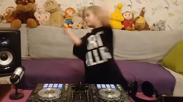 Как правильно играть с ребенком и быть для него верным другом. смотреть онлайн