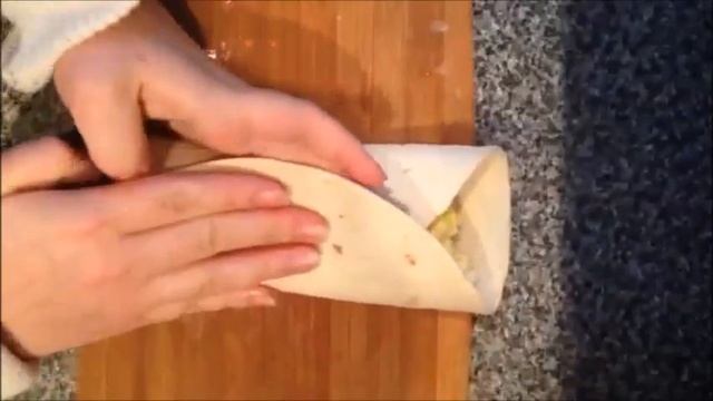 Рецепт Лаваш с яицом и крабовыми палочками и лаваш с огурцом и печеночным пашететом смотреть онлайн
