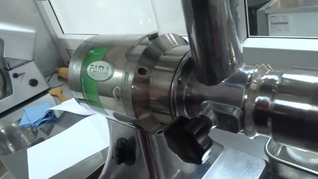 Совет как правильно собирать мясорубку в мясном магазине "Мясо Тут" смотреть онлайн