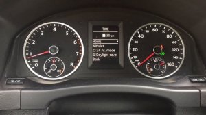 VW/Volkswagen Tiguan How to Adjust the Time and Clock