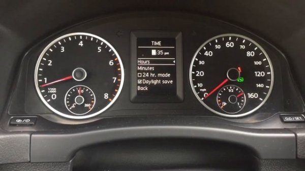 VW/Volkswagen Tiguan How to Adjust the Time and Clock