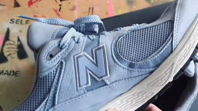 КРАШУ КРОССОВКИ New Balance 2002 смотреть онлайн