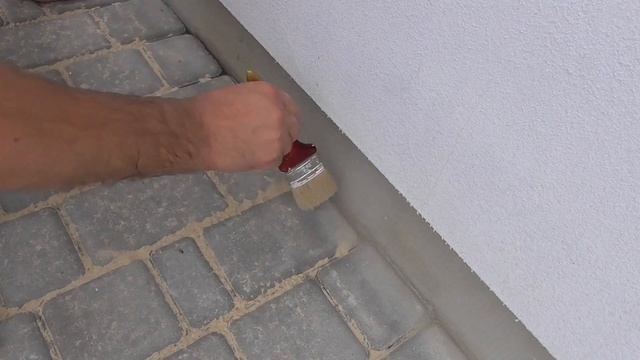 После того как сделаете отмостку Замазываем швы между тратуарной плиткой брущаткой и цоколем смотреть онлайн