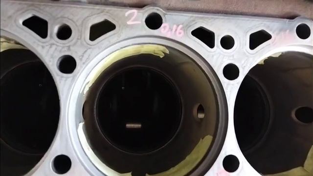 DAF 106 / DAF 105 проточка блока под ремонтную гильзу. смотреть онлайн